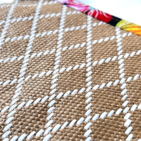 Vera Bradley Beach Wristlet Tangerine Twist Straw Floral Wallet - Picture 4 of 9